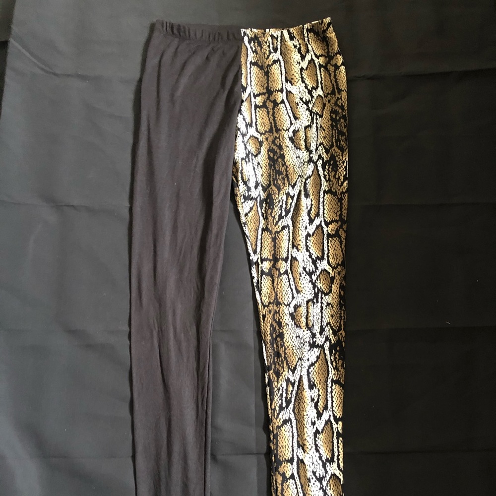 NWOT Color-block Leggings 🐾